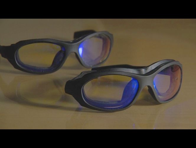 Doctor develops special glasses for migraine relief
