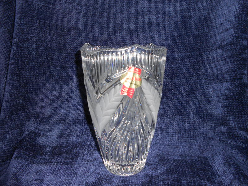 New Anna Hutte 7 inch Crystal Vase