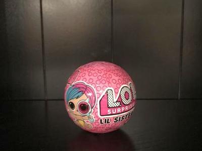 L.O.L. SURPRISE! LIL SISTERS! EYE SPY SERIES