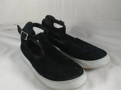 Qupid shoes size 6 with buckle