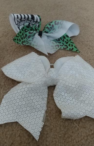 22 PIECE LOT OF HAIR ACCESSORIES! Cheer bows!