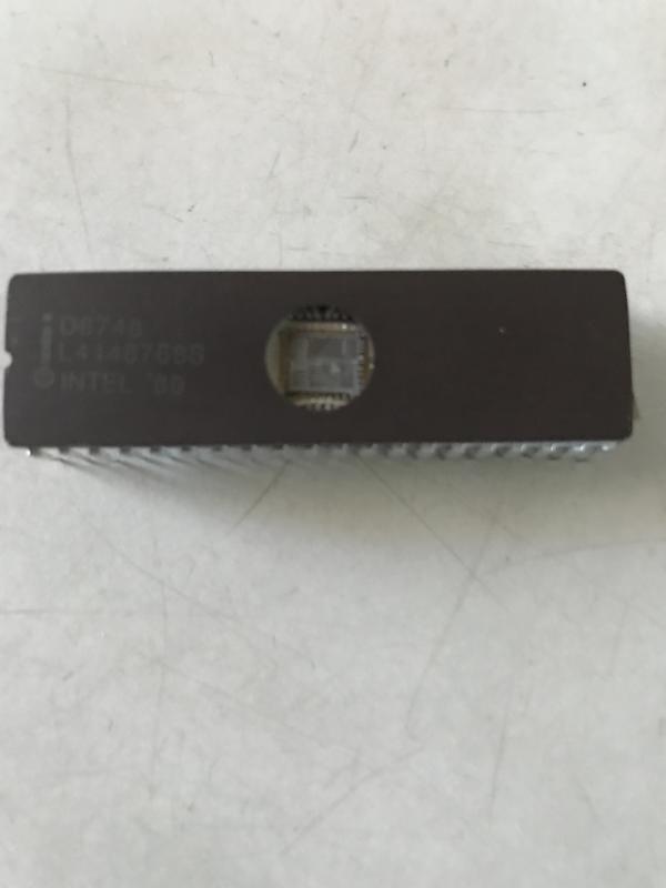 Intel microprocessor D8748