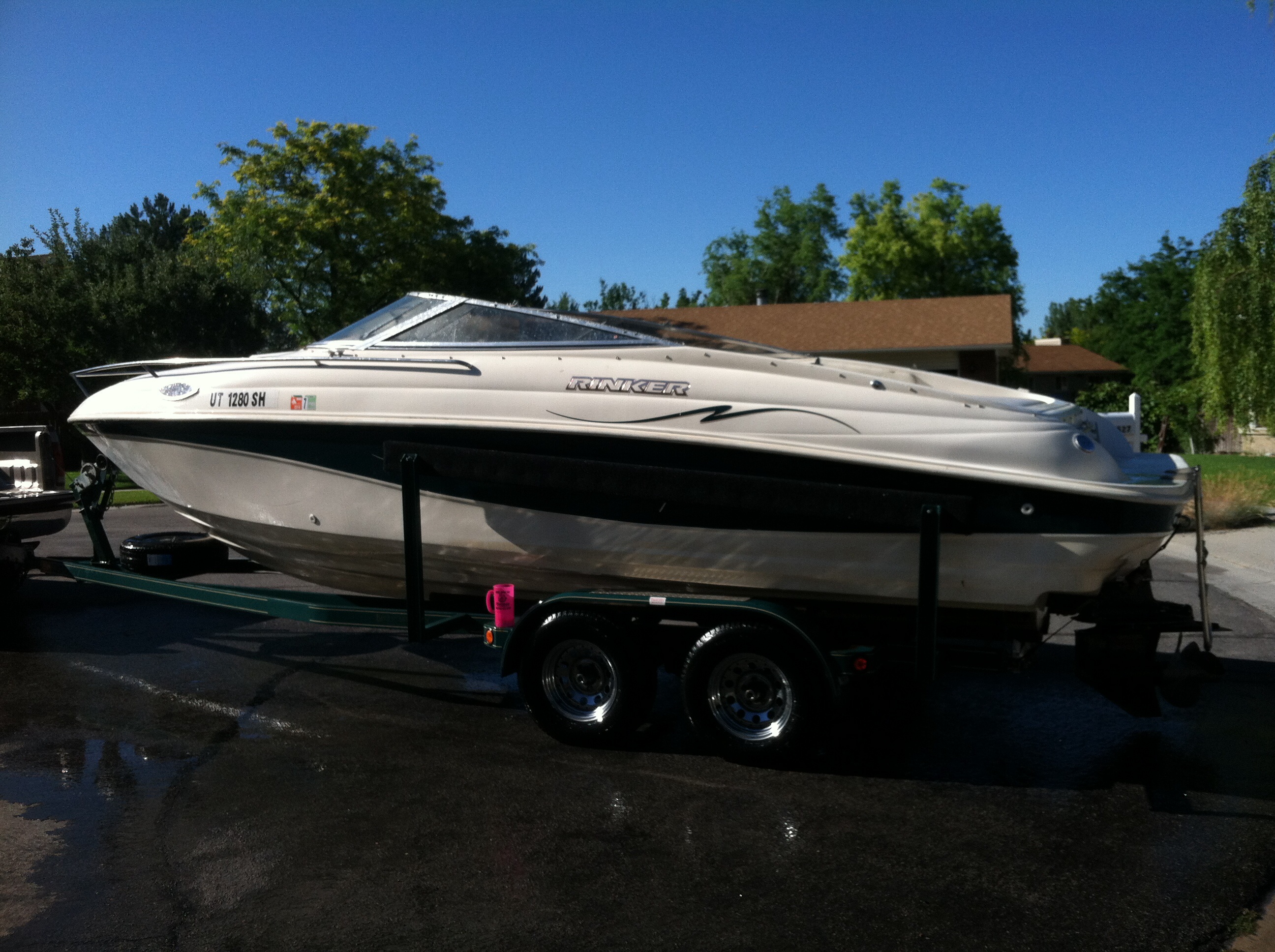 1998 Rinker Captiva 232 Cuddy Cabin Boat
