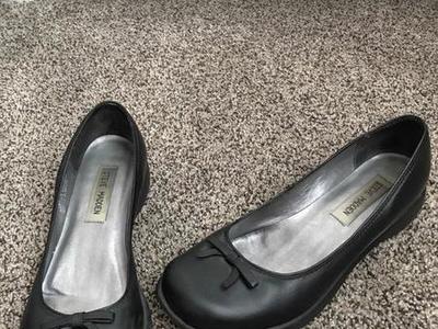 Steve Madden Size 7.5 Black Flats
