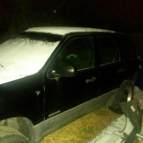 PArting out 2001 Ford Escape fender,axles,lights