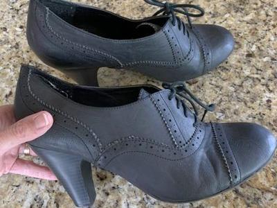 Size 10 Women’s Guess Shoes