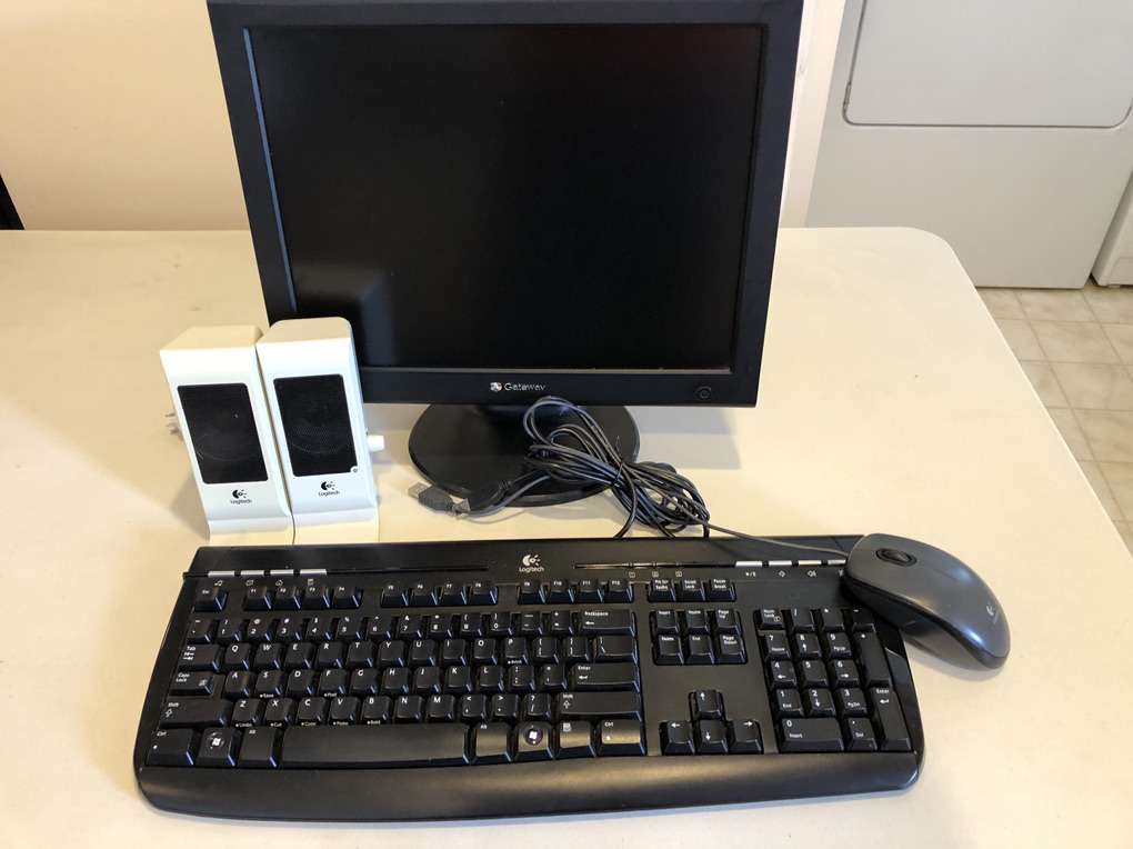 Evrything BUT CPU! Monitor,Keyboard,Mouse,Speakers