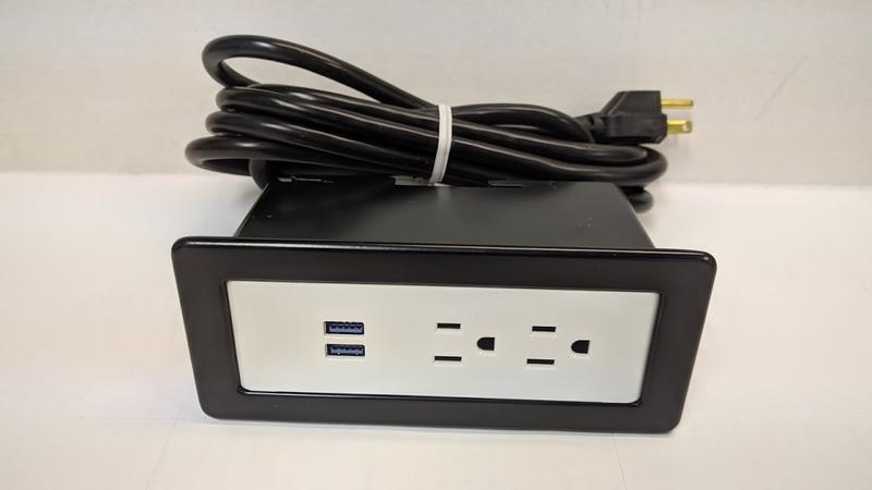 Dekko power outlet with USB