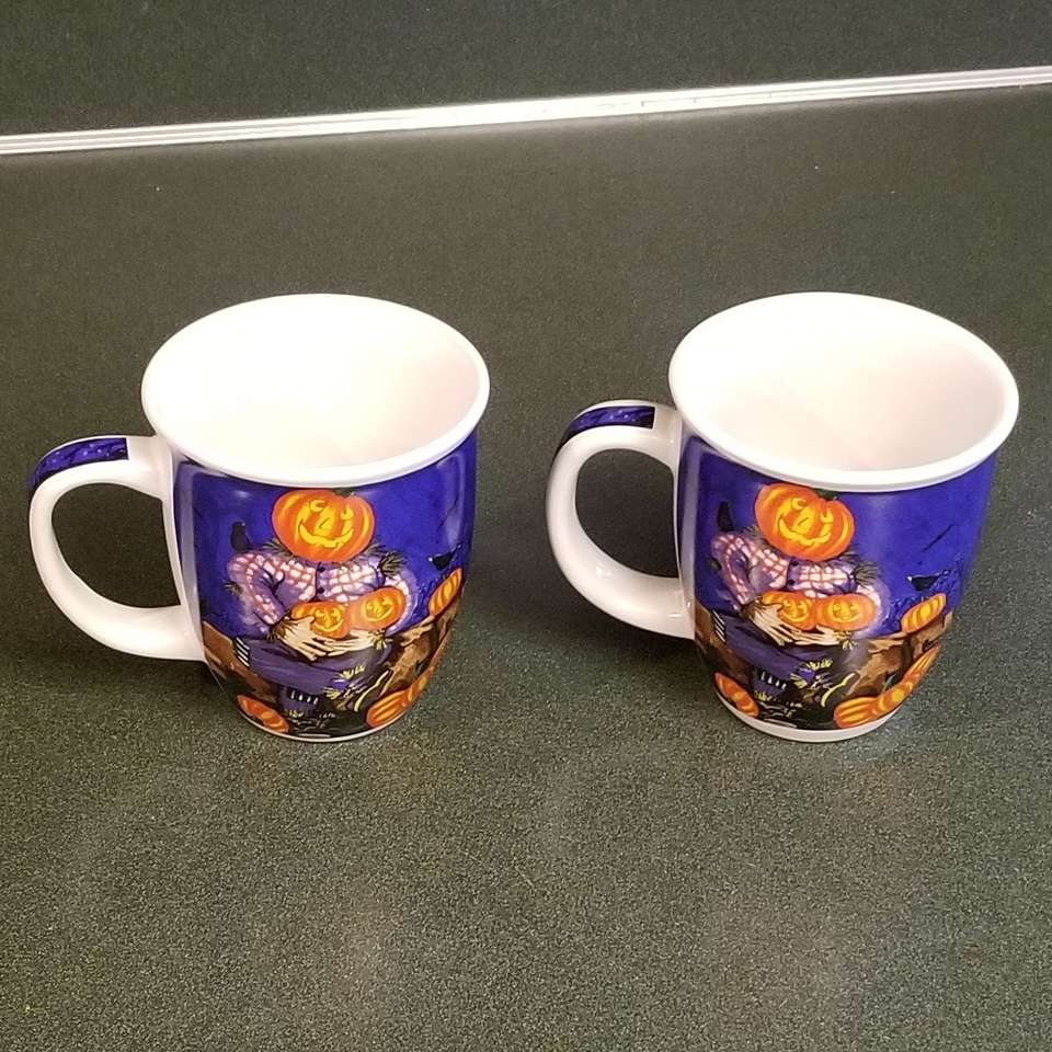 2 Halloween mugs. Cute!