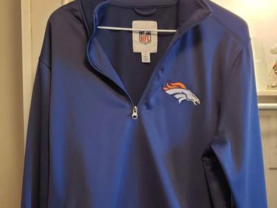 Men's Medium Broncos Sweater with Zipper