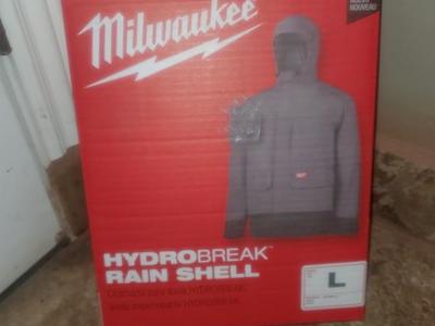 MILWAUKEE RAIN SHELL (LARGE)