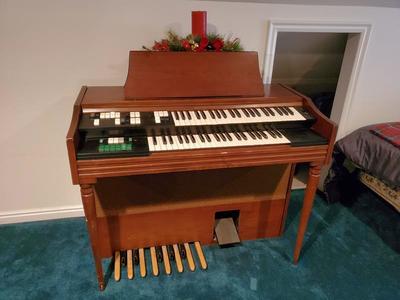 VINTAGE ANTIQUE WURLITZER ELECTIC ORGAN - REDUCED!