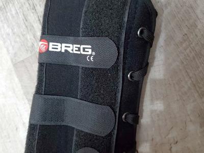 NEW BREG UNIVERAL WRIST BRACE - RIGHT AND LEFT (RETAILS: $40.00)