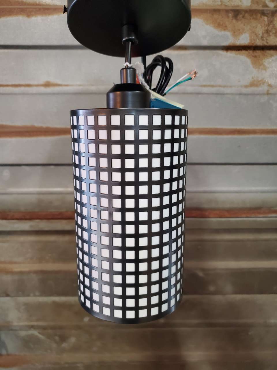 NEW BLACK OR GOLD PENDANT LIGHT (2 AVAILABLE OF EACH COLOR)