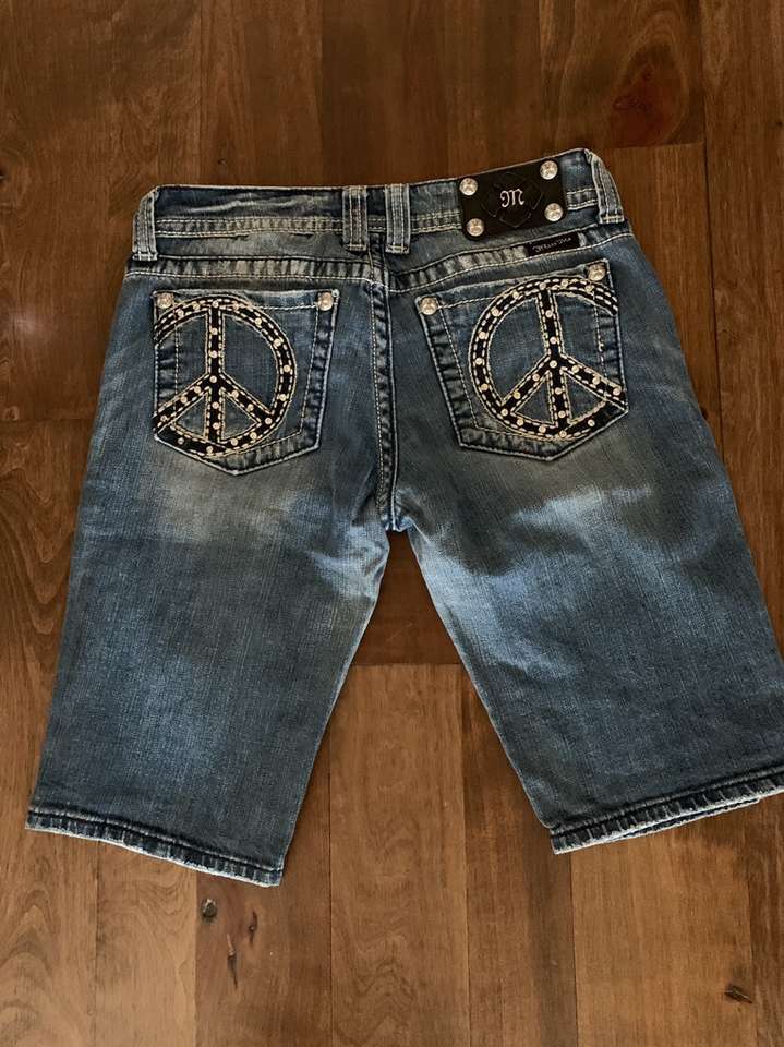 Miss Me Peace Shorts Size 28