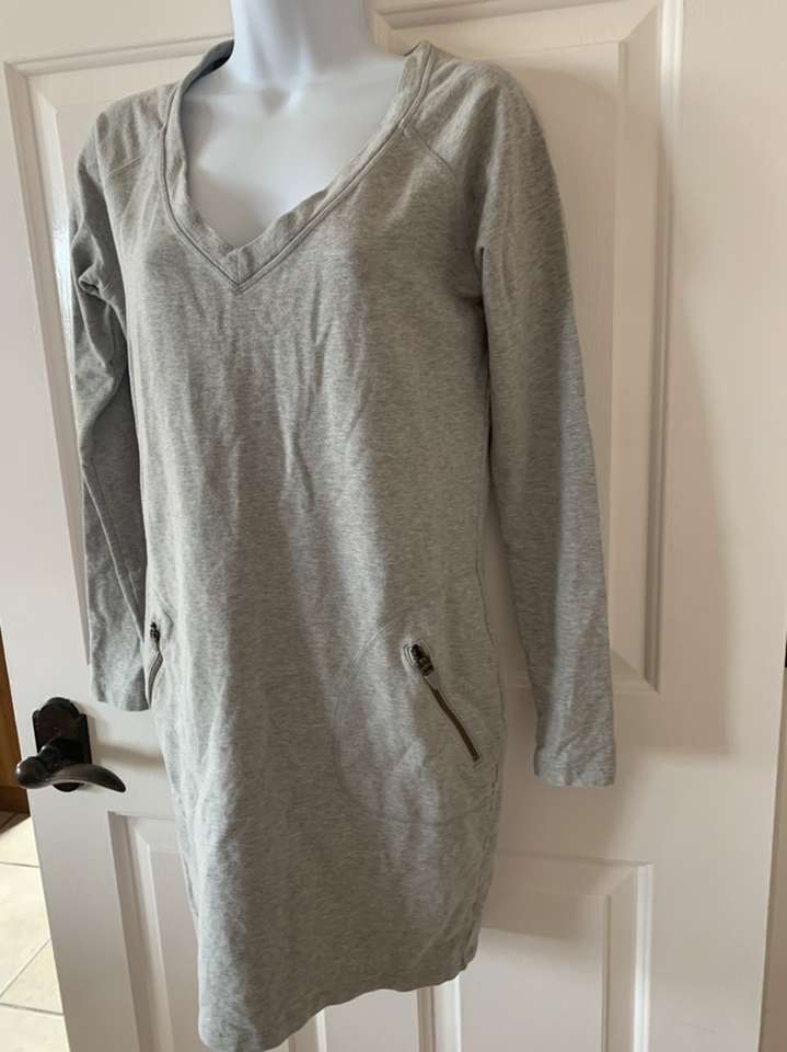 Long Women’s Gray Workout Top M