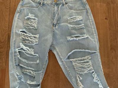 Shein Distressed Capris Size 4