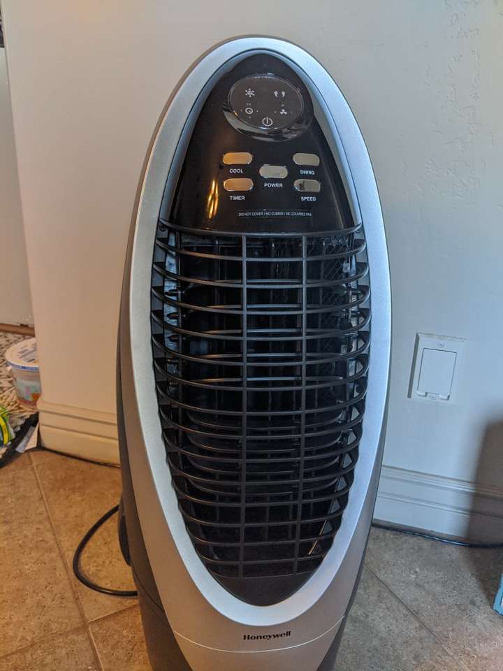 Honeywell Silver/ Grey CS10XE 21 Pt. Cooler Evapor