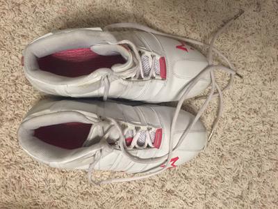 Girls basketball shoes size 5