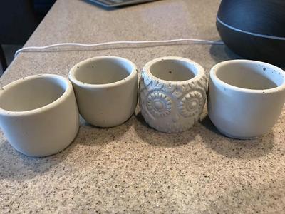 4 small concrete planters for airplants, succulents