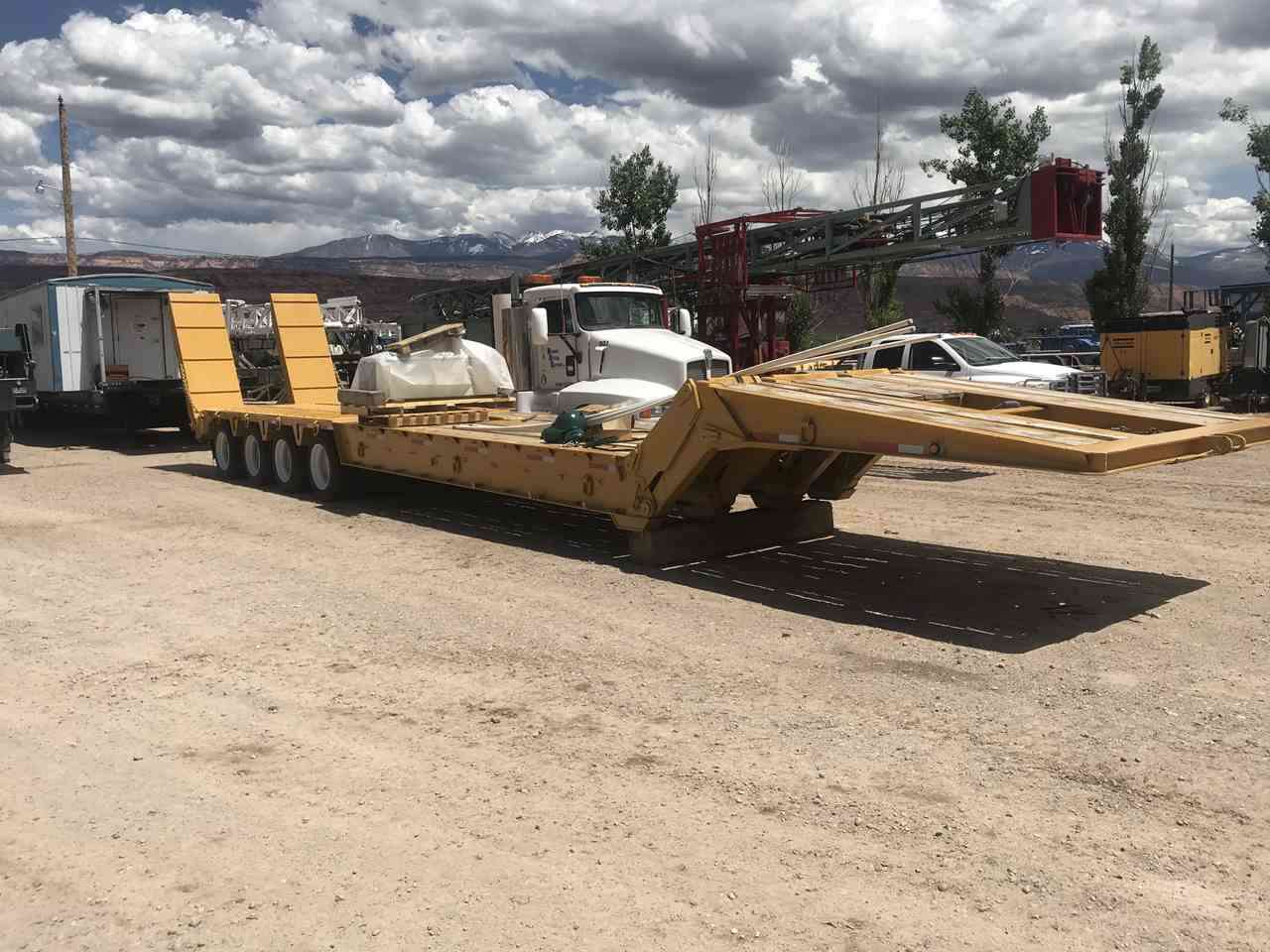 1990 Load King 4 Axle Folding Neck Oilfield Lowboy w/Hydraulic Ramps