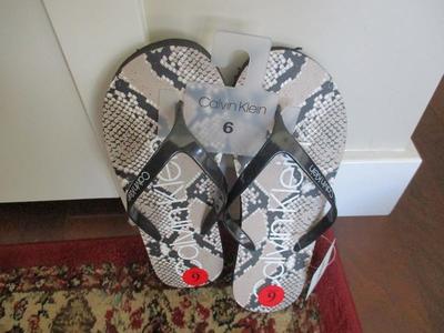 New size 6 women's slide flip flops, Calvin Klein