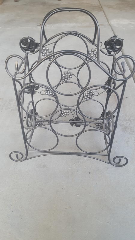 Gorgeous Wine Bottle Holder _Mint Condition