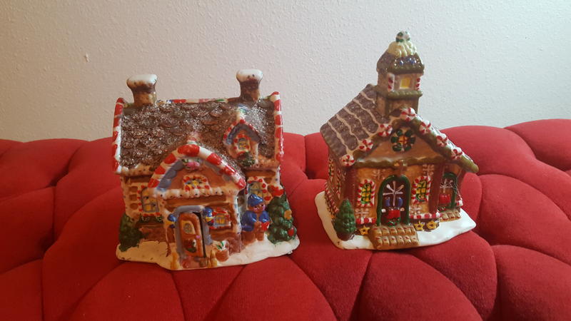 Christmas Ginger Bread Houses in Mint Condition