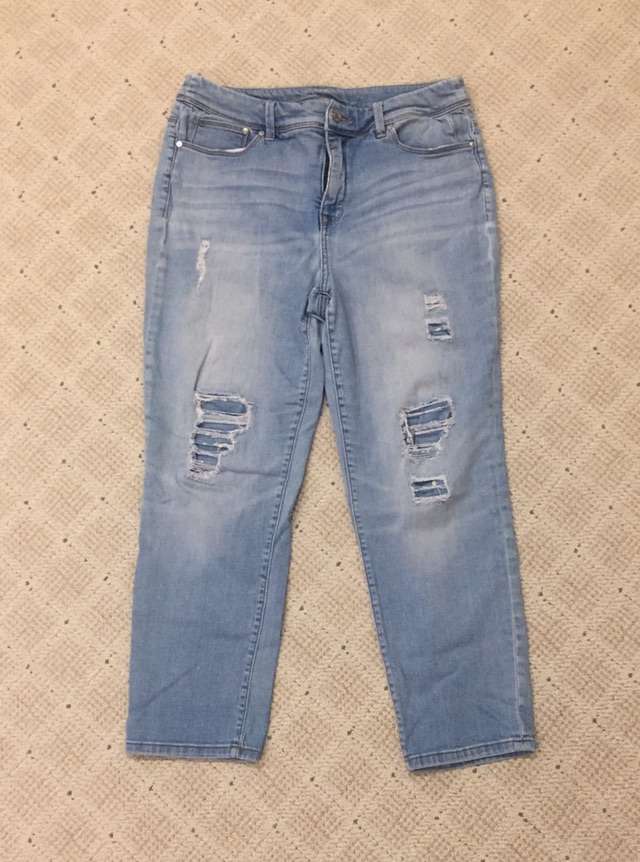 Chicos Womens Distressed Crop Jeans