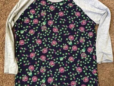 Lularoe Women’s Size Small Shirt