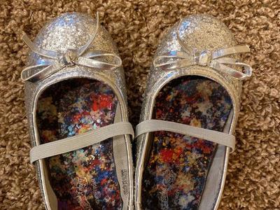 Little Girl Size 7 Silver Sparkle Memory Foam Shoe