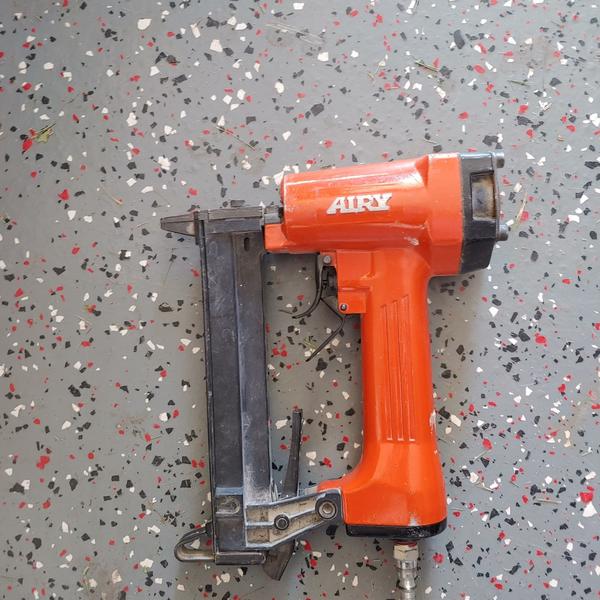 Staple nailer