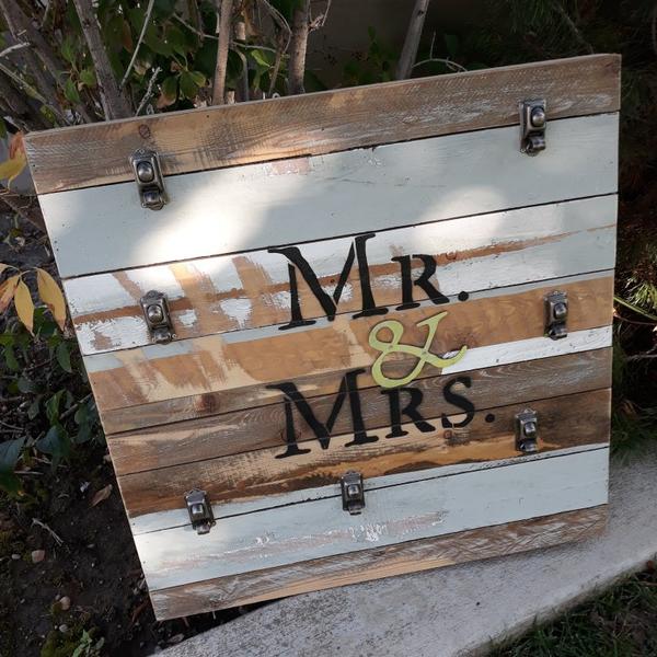 Mr. & Mrs. Picture Display
