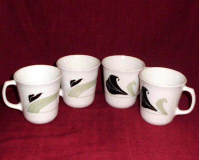 Corning Ware Set of 4 Black Orchid Mugs