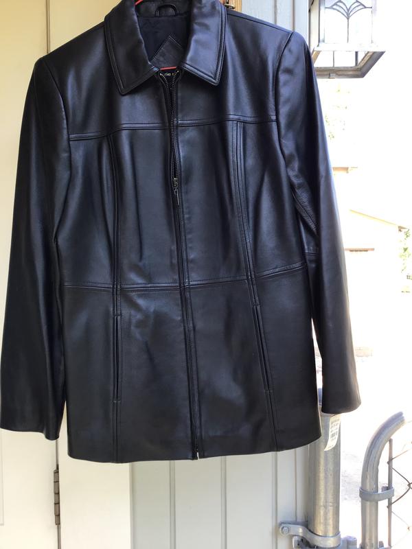 (New w/ Tag) Valerie Stevens Black Leather Coat Medium P