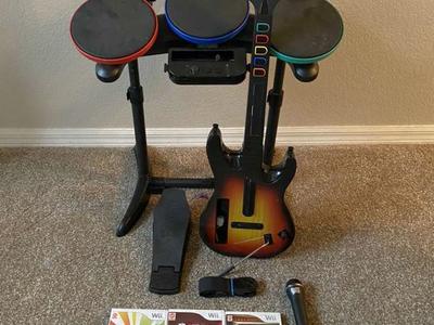 Wii Guitar Hero Band Hero Set, Extra Guitars Avail