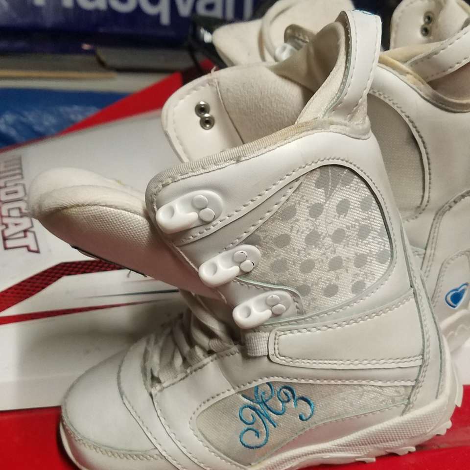 Girls size 4 snowboard boots