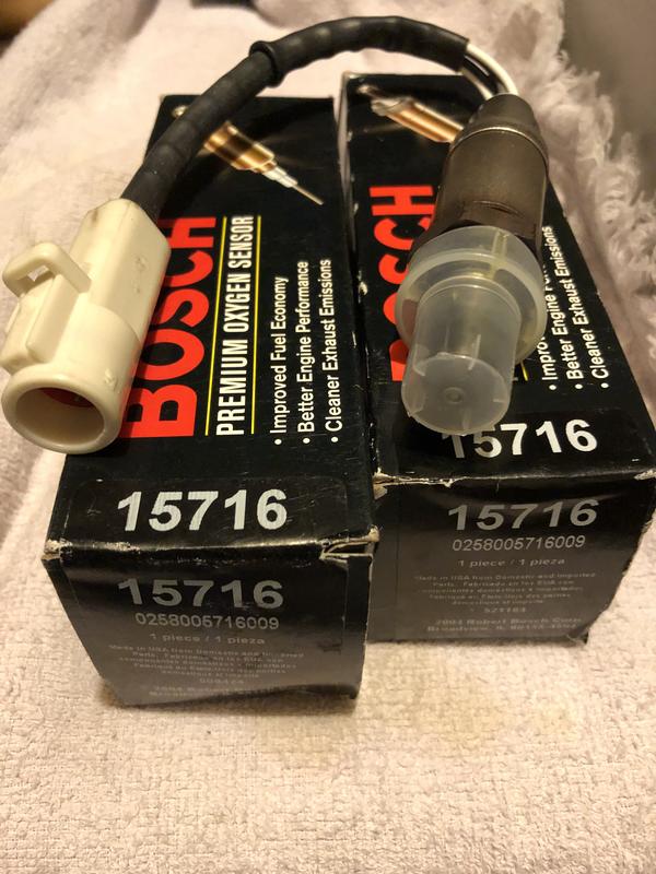 2 New Bosch Premium O2 Oxygen Sensor #15716