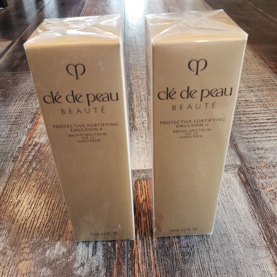 Cle de peau Beaute Protective Fortifying Emulsion