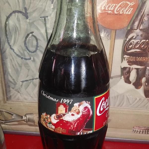 Coca Cola Classic Bottle 8oz Christmas 1997 Unopen