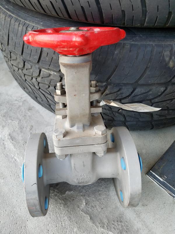 1.5 inch Aloyco SS flanged gate valve. Neww