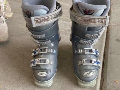 Nordica Womens Ski Boots 6.5 Size