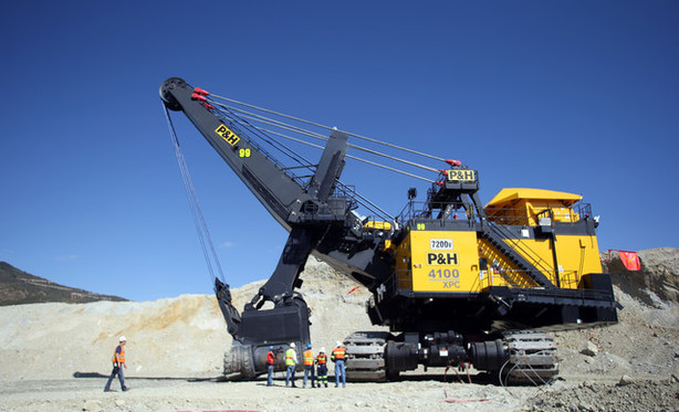 1,800 ton machine clears dirt from Kennecott mine ...