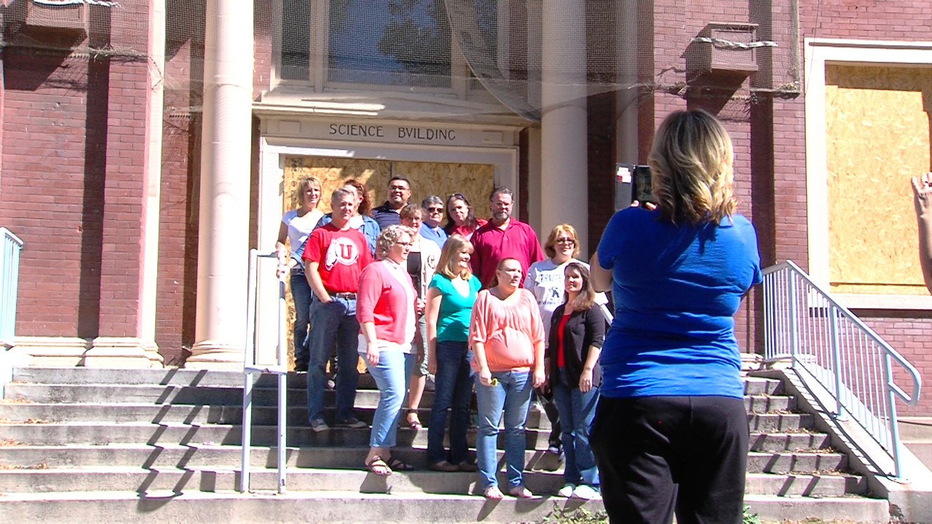 Decades of Granite High alumni take last photos at school - Utah news Decades of Granite High alumni take last photos at school - Utah news
