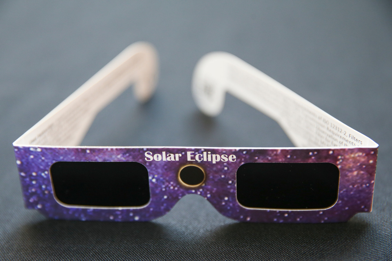 Thousands flock to Clark Planetarium for eclipse glasses