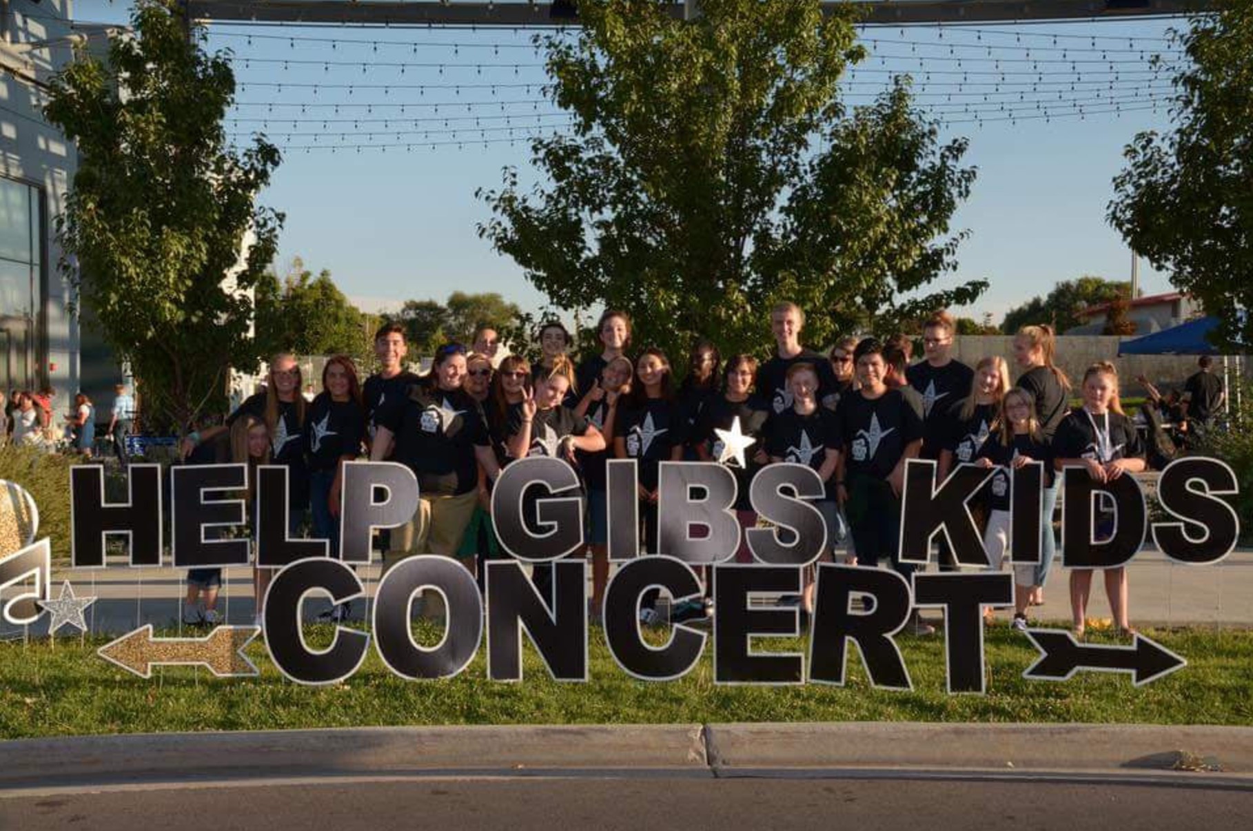 Community concert raises money to feed hungry students
