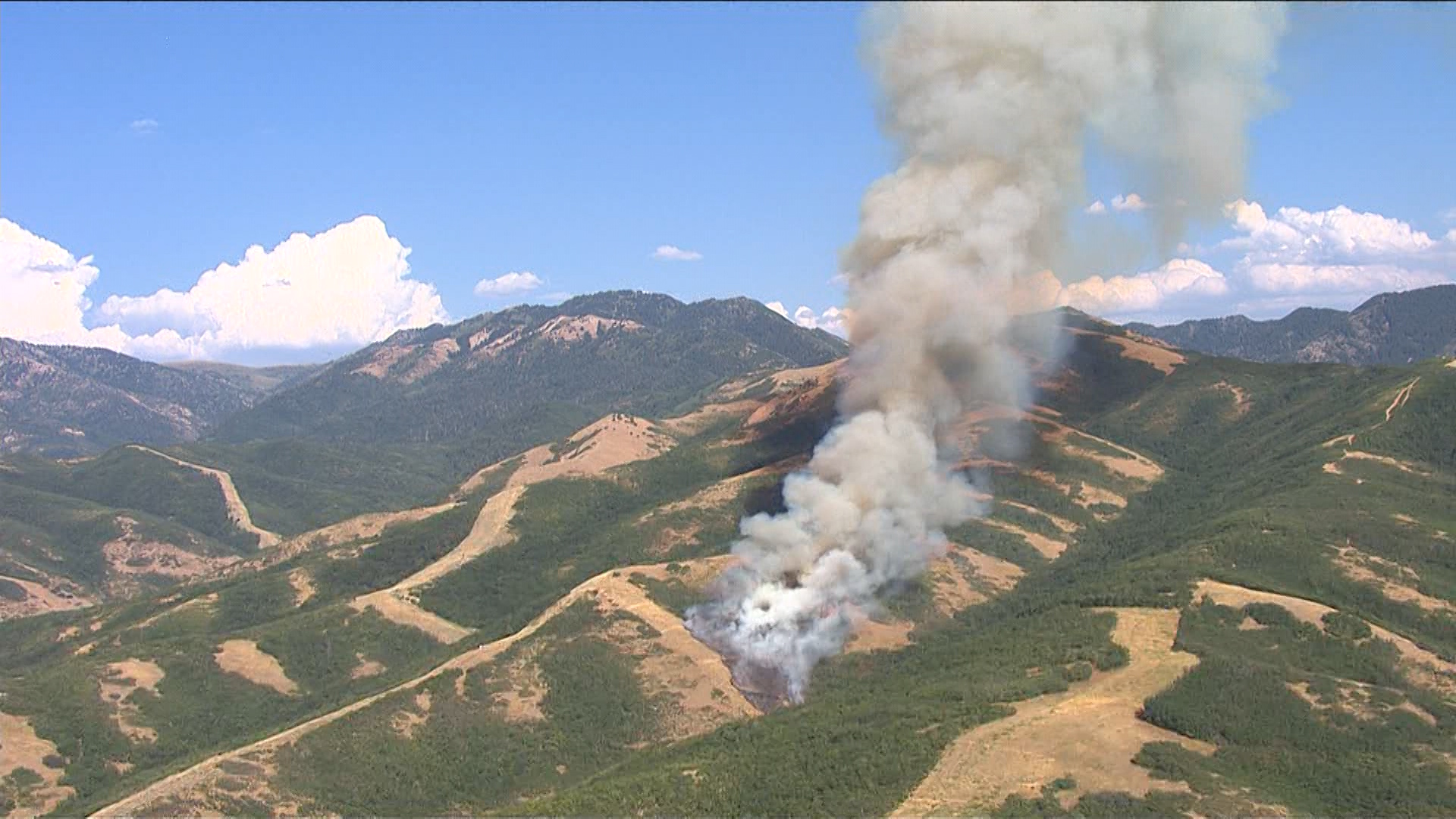 Brush fire burning in hills above Bountiful