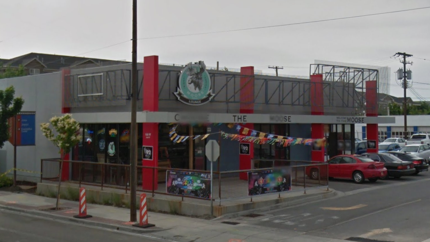 2 security guards stabbed after scuffle at SLC bar