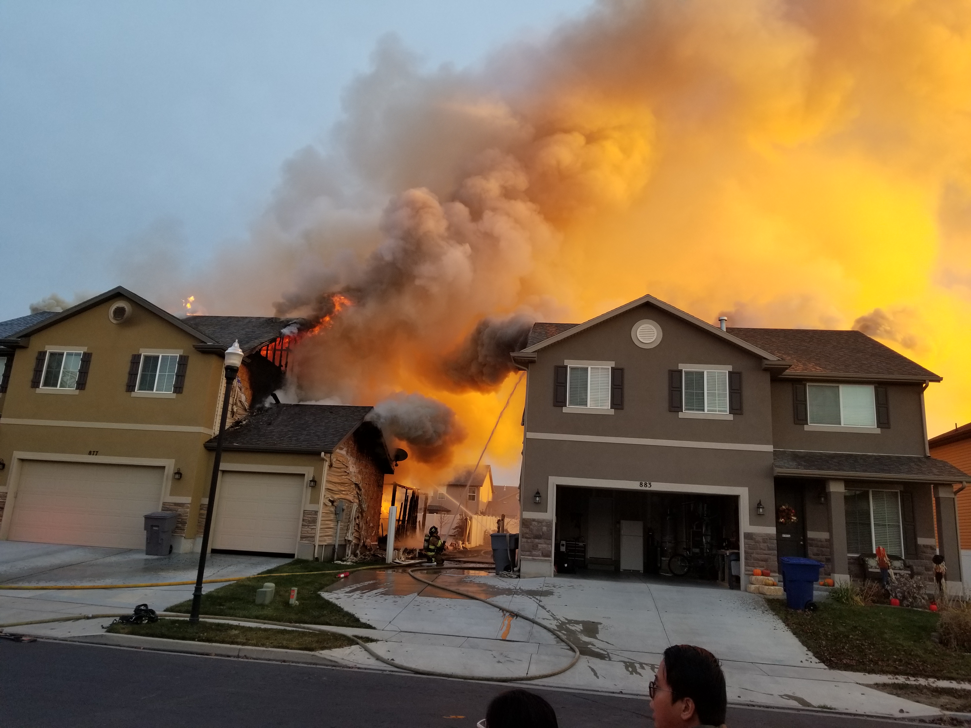 North Salt Lake fire burns neighboring homes