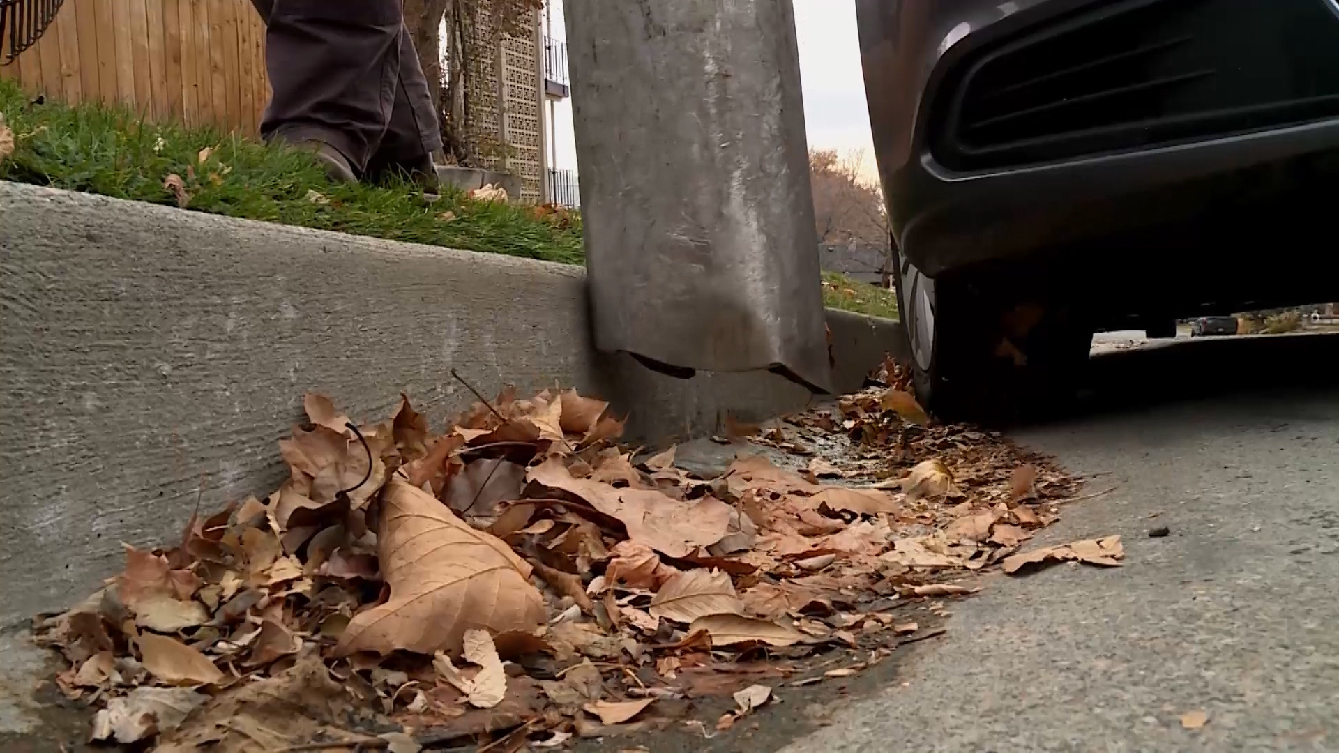 Crews working to extract an unlikely flood contributor: Leaves
